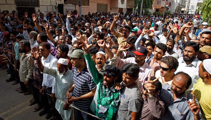 کراچی میں سیاست کے بدلتے رنگ 