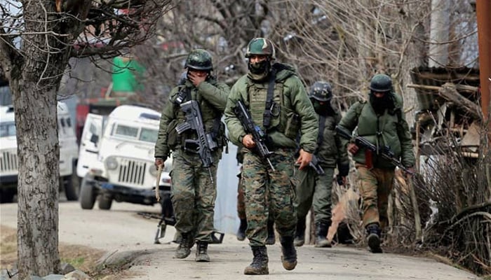 مقبوضہ کشمیر،بھارتی فوج کی گاڑی پر فائرنگ،4سیکورٹی اہلکار ہلاک