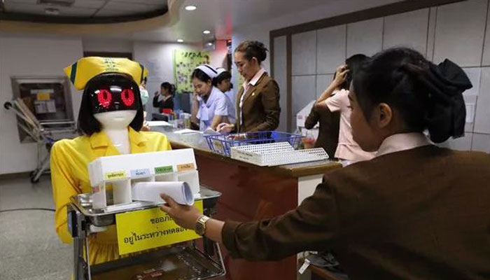 بنکاک کےاسپتال میں چینی کمپنی کی تیار کردہ روبوٹ نرسیں متعارف