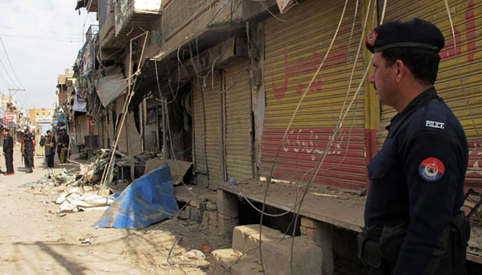 ڈی آئی خان ،ثقافتی میلے میں دستی بم حملہ،2سیکورٹی اہلکاروں سمیت 18 افراد زخمی