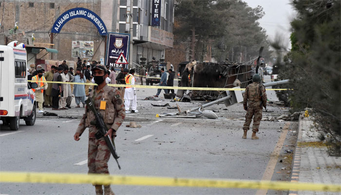 کوئٹہ، ایک گھنٹے میں 2 خودکش حملے، 10 سیکورٹی اہلکار شہید، 14 زخمی، 2 حملہ آور بھی ہلاک