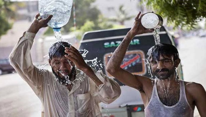 سکھر و روہڑی سمیت دیگر علاقوں میں گرمی کی شدت برقرار، عوام مشکلات سے دوچار