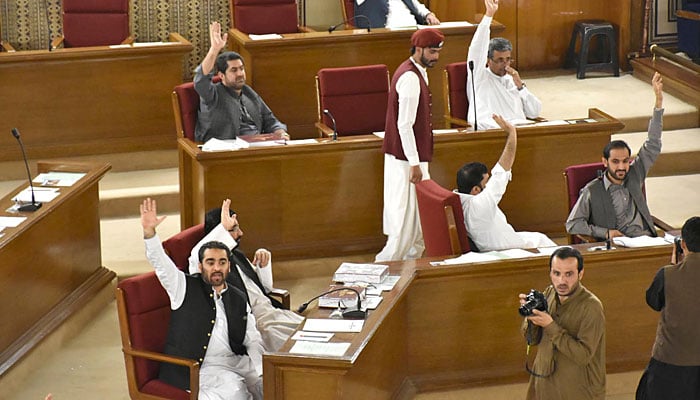 الیکشن ملتوی کریں، بلوچستان، کے پی، شدید گرمی، لوڈشیڈنگ کے باعث ووٹرزحصہ نہیں لے سکیں گے، اگست میں کرائے جائیں،بلوچستان اسمبلی، فاٹا کیساتھ انتخابات ہونے چاہئیں، پرویز خٹک