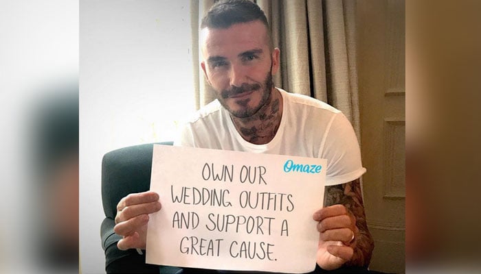 بیکہم اور وکٹوریہ نے اپنے رائل ویڈنگ آؤٹ فٹ عطیہ کر دیئے