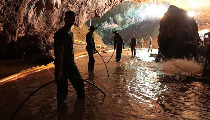 تھائی لینڈ، غار میں پھنسے نوجوانوں میں سے 6 کو نکال لیا گیا