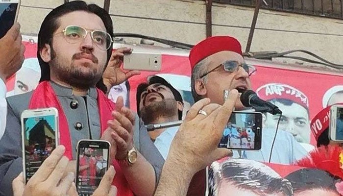 والد نے جلسے میں آنے سے منع کیا تھا، بیٹا دانیال بلور