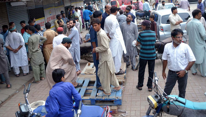 بوہری بازار میں ملزمان نے11دکانوں کے تالے توڑ کر سامان لوٹ لیا