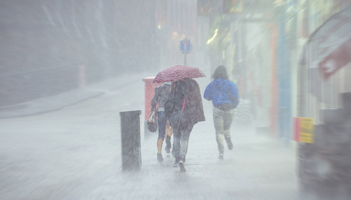 برطانیہ میں طوفانی بارشیں ، سیاحوں کی مشکلات میں اضافہ