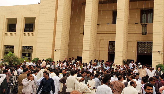سندھ اسمبلی کے نومنتخب 160 اراکین اسمبلی نے ابتدائی اجلاس میں حلف اٹھا لیا 
