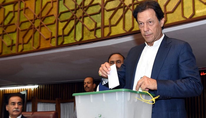 اسپیکر الیکشن،عمران خان شناختی کارڈ بھول آئے،اسپیکرنے ووٹ ڈالنے کی اجازت دیدی