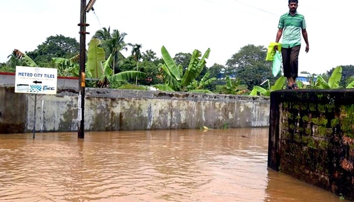 بھارتی ریاست کیرالا میں سیلاب ،ہلاکتیں 100ہوگئیں، فوج طلب 