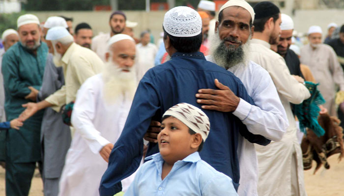 مختلف شہروں میں عیدالاضحی عقیدت واحترام سے منائی گئی، سنت ابراہیمی کی پیروی میں جانوروں کی قربانی
