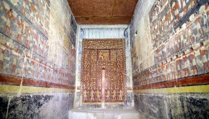 مصر میں چار ہزار تین سو برس قدیم مقبرہ سیاحوں کیلئے کھول دیا گیا