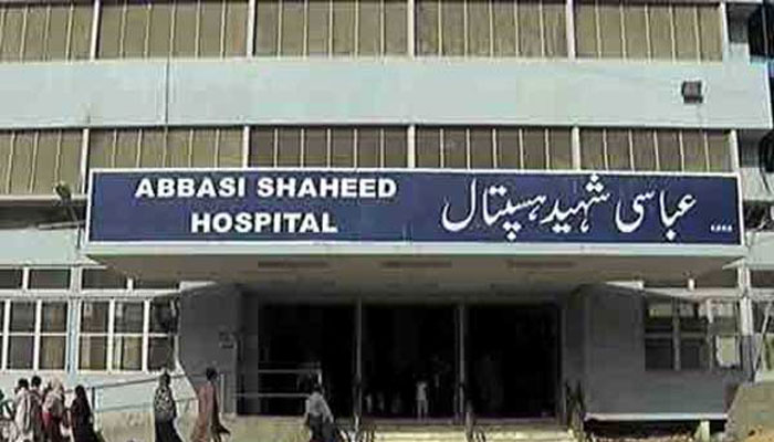 سینئر ڈائریکٹر ہیلتھ کا صبح پونے نو بجے دورہ، عباسی شہید اسپتال میں لمبی قطاریں، او پی ڈی سے ڈاکٹر غائب