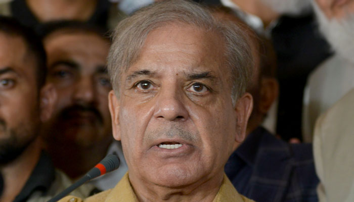 شہباز شریف گرفتار، مسلم لیگ ن کے صدر اور اپوزیشن لیڈر کو نیب لاہور نے صاف پانی کیس میں طلب کرکے آشیانہ ہائوسنگ اسکینڈل میں گرفتار کرلیا، سعد اورسلمان رفیق بھی طلب