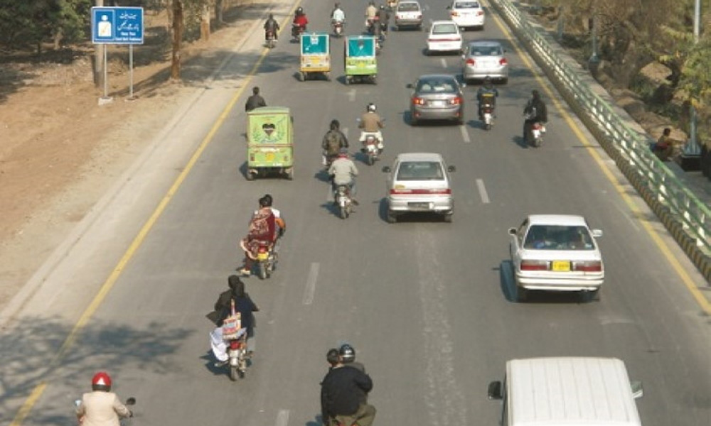 لاہور ہائیکورٹ ،موٹر سائیکل سواروں کیلئے ہیلمٹ پہننا لازمی قرار 