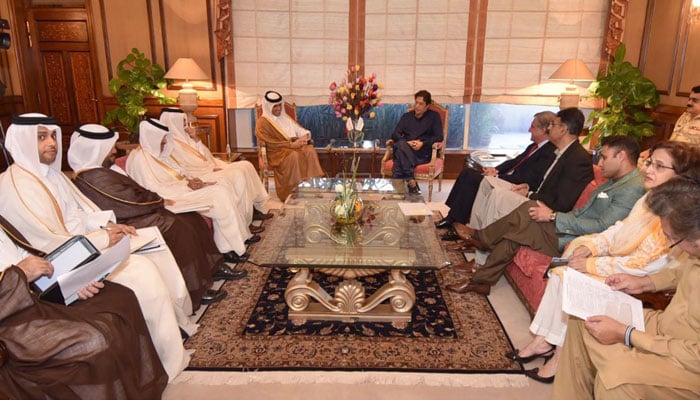 قطری وزیرخارجہ کی وزیراعظم سے ملاقات، باہمی تعاون بڑھانے، پاکستانیوں کو ایک لاکھ ملازمتوں کی پیشکش