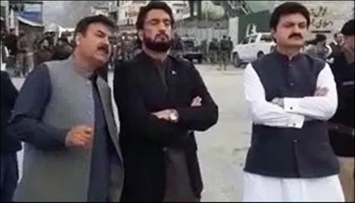 پاکستان کا رویہ افسوسناک ،افغان حکومت کا رویہ شرمناک ،تجزیہ کار