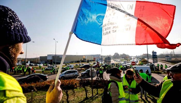 فرانس میں آٹو موبائل صنعت سے وابستہ ہزاروں افراد کےمظاہرے 