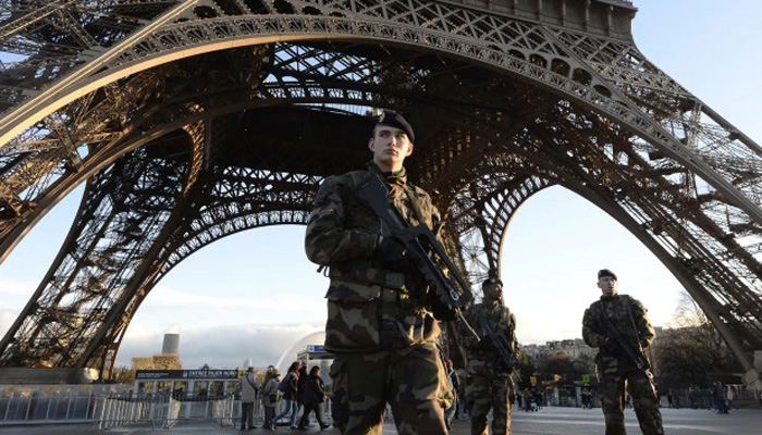 احتجاجی تحریک،فرانس میں ایفل ٹاور سمیت سیاحتی مراکز بند،89ہزار اہلکار وں کی تعیناتی