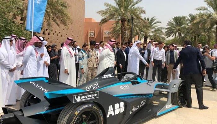 سعودی عرب میں پہلی بار فارمولا ای گاڑیوں کی ریس کا آغاز