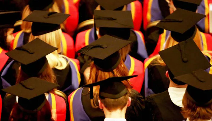 برطانیہ میں یونیورسٹیوں کو ڈگری دینے کے اختیارات سے محروم کرنے کا انتباہ