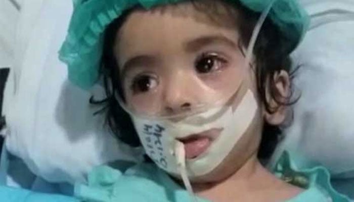 غلط انجکشن سے 9 ماہ کی معصوم بچی کا دماغ  مفلوج، متعلقہ عملے کومعطل کردیا، انتظامیہ دارالصحت اسپتال 