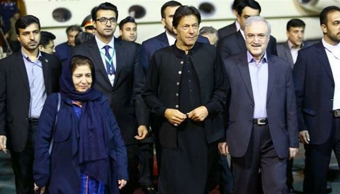 عمران خان تہران پہنچ گئے ‘پرتپاک استقبال‘سلامی دی گئی 