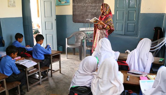 کراچی ، 358 جونیئراسکول ٹیچرز(جے ایس ٹی) کی ترقی