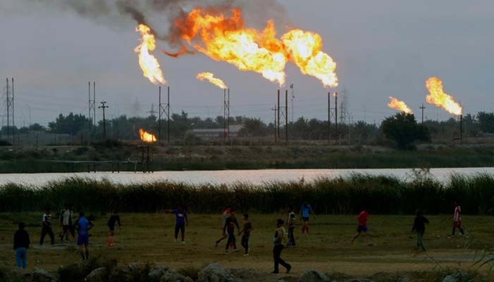 امریکا نے بحران کے شکار عراق کو ایران سے تیل درآمد کرنے کیلئے 90 روز کا استثنیٰ دیدیا 