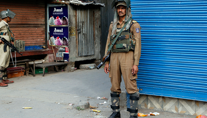 مقبوضہ کشمیر میں جعلی سرچ آپریشن ،2کشمیری شہید ،بم دھماکے میں2 فوجی ہلاک