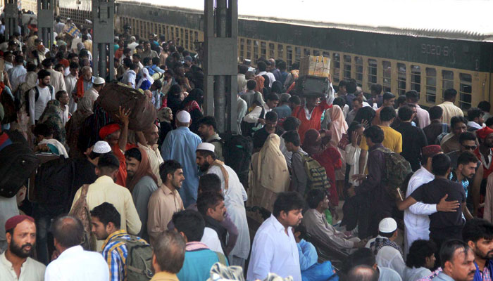ٹرینوں کی آمد اور کراچی سے روانگی میں تاخیر کا سلسلہ جاری 