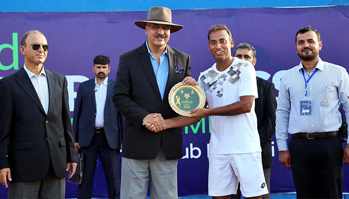 عقیل خان نے ٹینس ٹائٹل جیت لیا ،جنرل زبیر محمود نے انعامات تقسیم کئے 