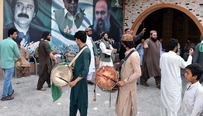 گوادر:صا دق سنجرانی کیخلاف تحر یک عدم اعتماد کی ناکامی پربلوچستان عوامی پارٹی کا جشن 