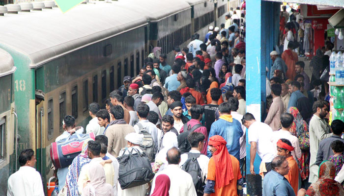 ٹرینوں کی کراچی آمد اور روانگی میں تاخیر کا سلسلہ جاری 