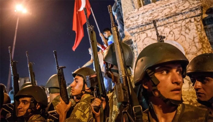 بغاوت کے الزام پر ترکی میں 200 سے زائد فوجی گرفتار 