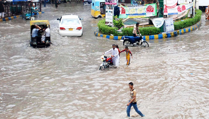 بارش کے بعد شہری علاقوں میں پانی جمع