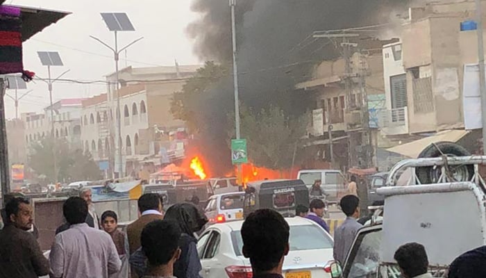 کوئٹہ، آر آر جی کی گاڑی کے قریب بم دھماکہ، ایک اہلکار شہید، 11 افراد زخمی