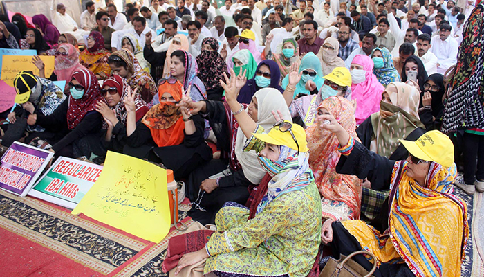 سندھ حکومت کی یقین دہانی، ٹیسٹ پاس اساتذہ کا احتجاج ختم کرنے کا اعلان 