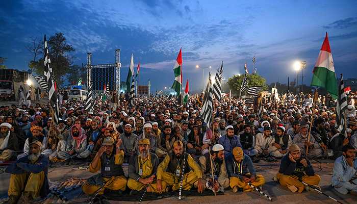 اسلام آباد میں دھرنا کی جگہ پر موبائل فون کمپنیوں کی انٹرنیٹ سروس بحال