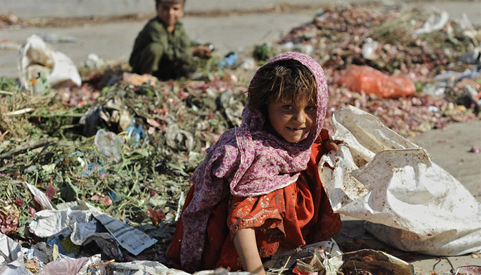 پاکستان، 2001ء میں 4.4؍ کروڑ غریب، 2015ء میں صرف 76لاکھ
