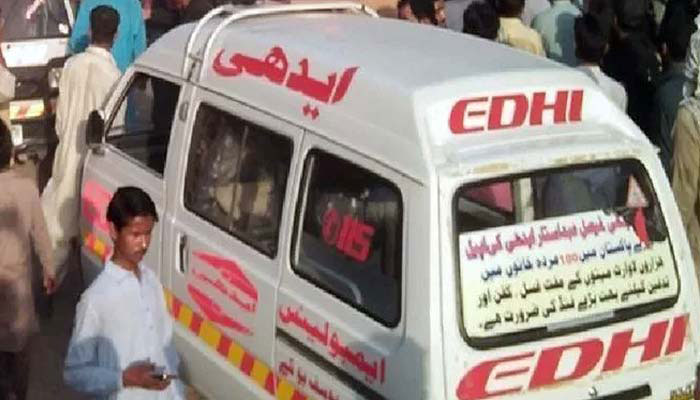 شہدادکوٹ : کار اور ویگن میں تصادم ، بچی سمیت 12افراد زخمی 