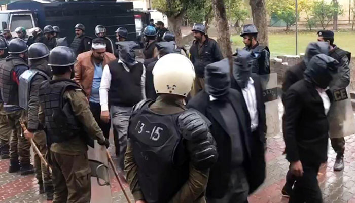 اسپتال پر حملہ، 7 وکلاء کا جسمانی ریمانڈ، 39 کو جیل بھیج دیا گیا، ڈاکٹروں کا احتجاج، وکیلوں کی ہڑتال