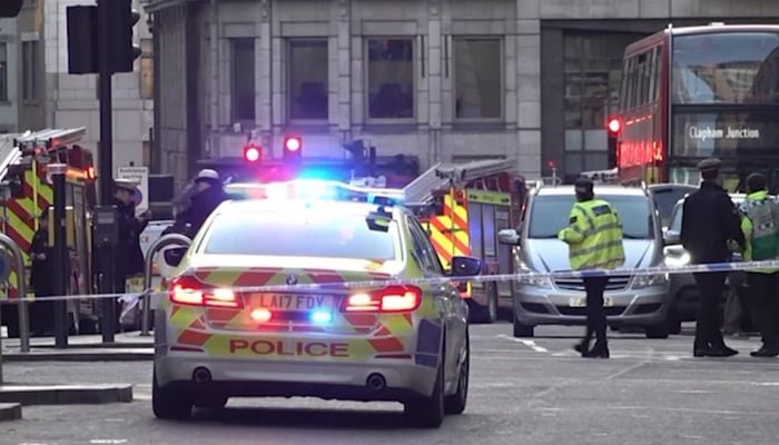 سرے اور لندن کے درمیان ریل مسافر پر چاقو کے پے درپے حملے