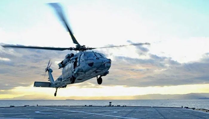امریکی بحریہ کا ہیلی کاپٹر فلپائن کے سمندر میں گر کر تباہ 