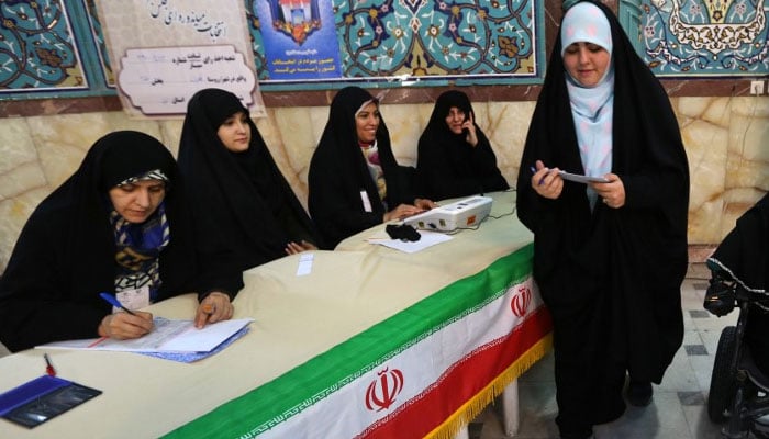 ایران میں پارلیمانی انتخابات کیلئے ووٹنگ مکمل، نتائج آج آنیکا امکان 