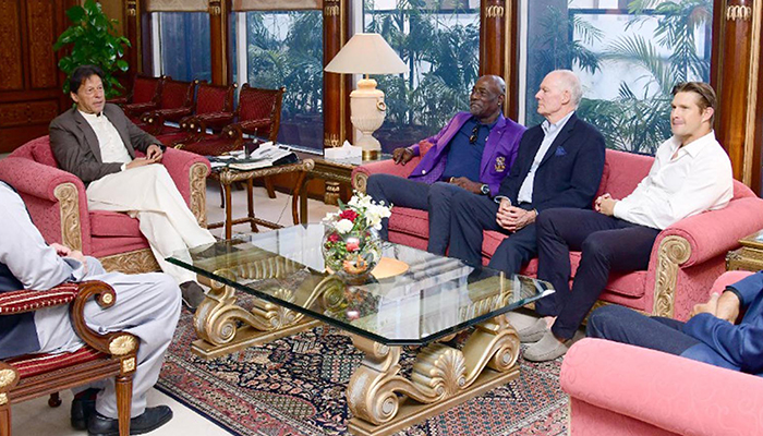 وزیر اعظم عمران خان سے گریگ چیپل، رچرڈز، واٹسن کی ملاقات 