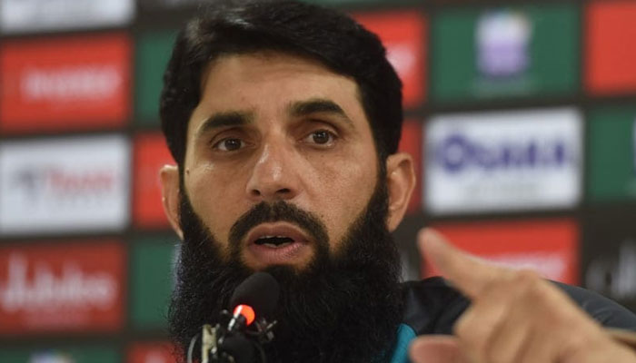 سینٹرل کنٹریکٹ سے باہر کرکٹرز بھی ٹیم میں آسکتے ہیں، مصباح الحق 