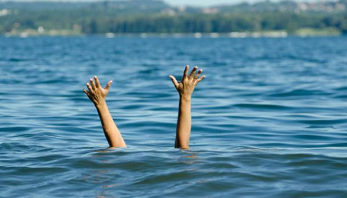 مختلف علاقوں میں نہاتے ہوئے ڈوبنے سے کمسن بچوں سمیت 4 افراد جاں بحق