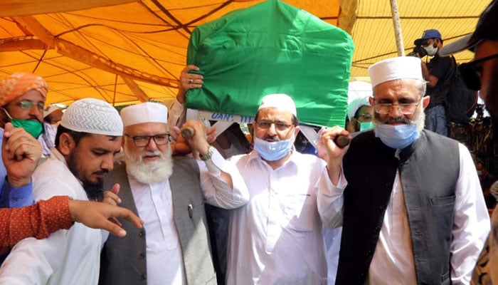 منور حسن استقامت کے کوہ گراں تھے، نقشِ قدم پر چلتے رہینگے، سراج الحق